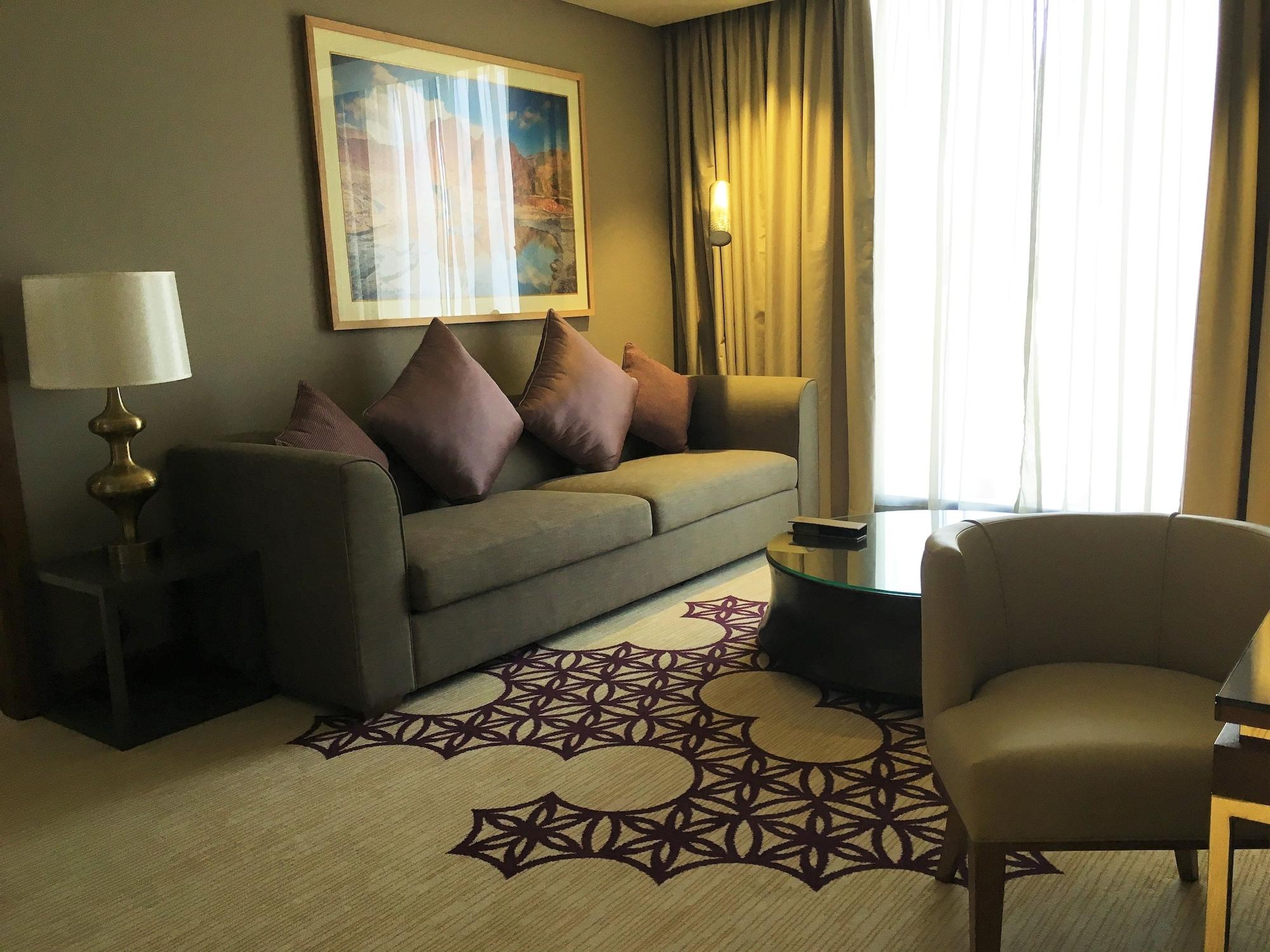 Hotel Grand Millennium Maskat Zewnętrze zdjęcie A living room in a suite at the Ritz-Carlton, Dubai
