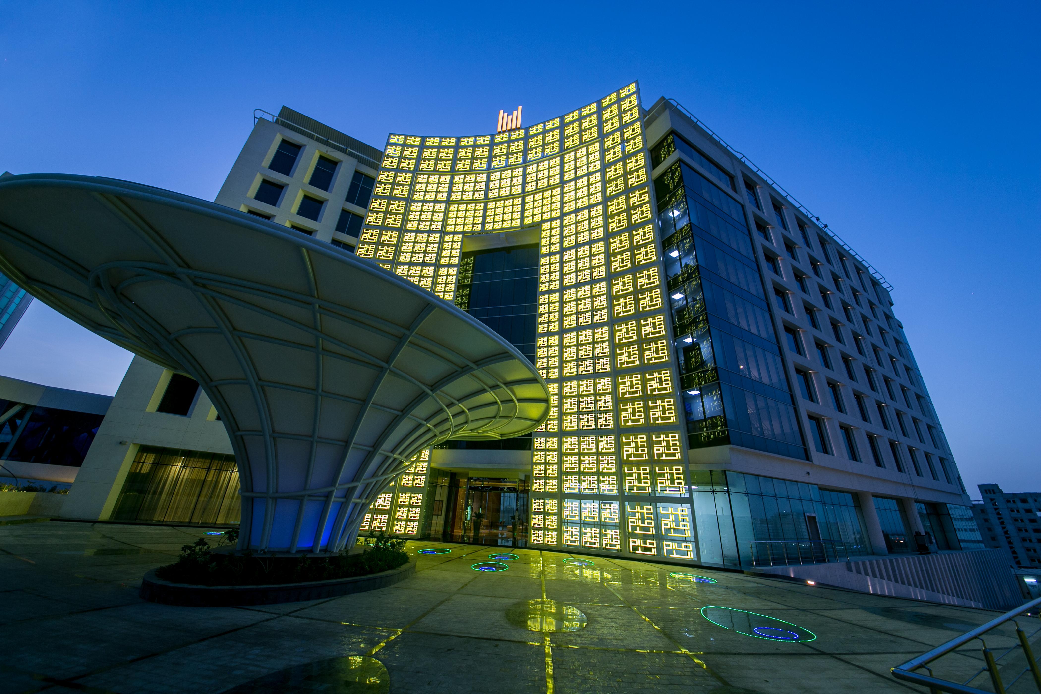 Hotel Grand Millennium Maskat Zewnętrze zdjęcie The main building of the university