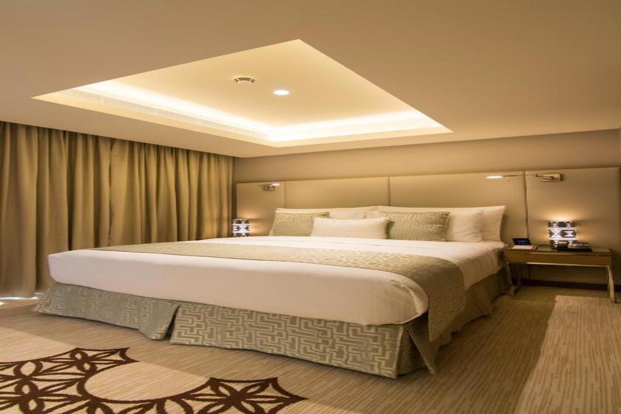 Hotel Grand Millennium Maskat Zewnętrze zdjęcie A bedroom at the hotel