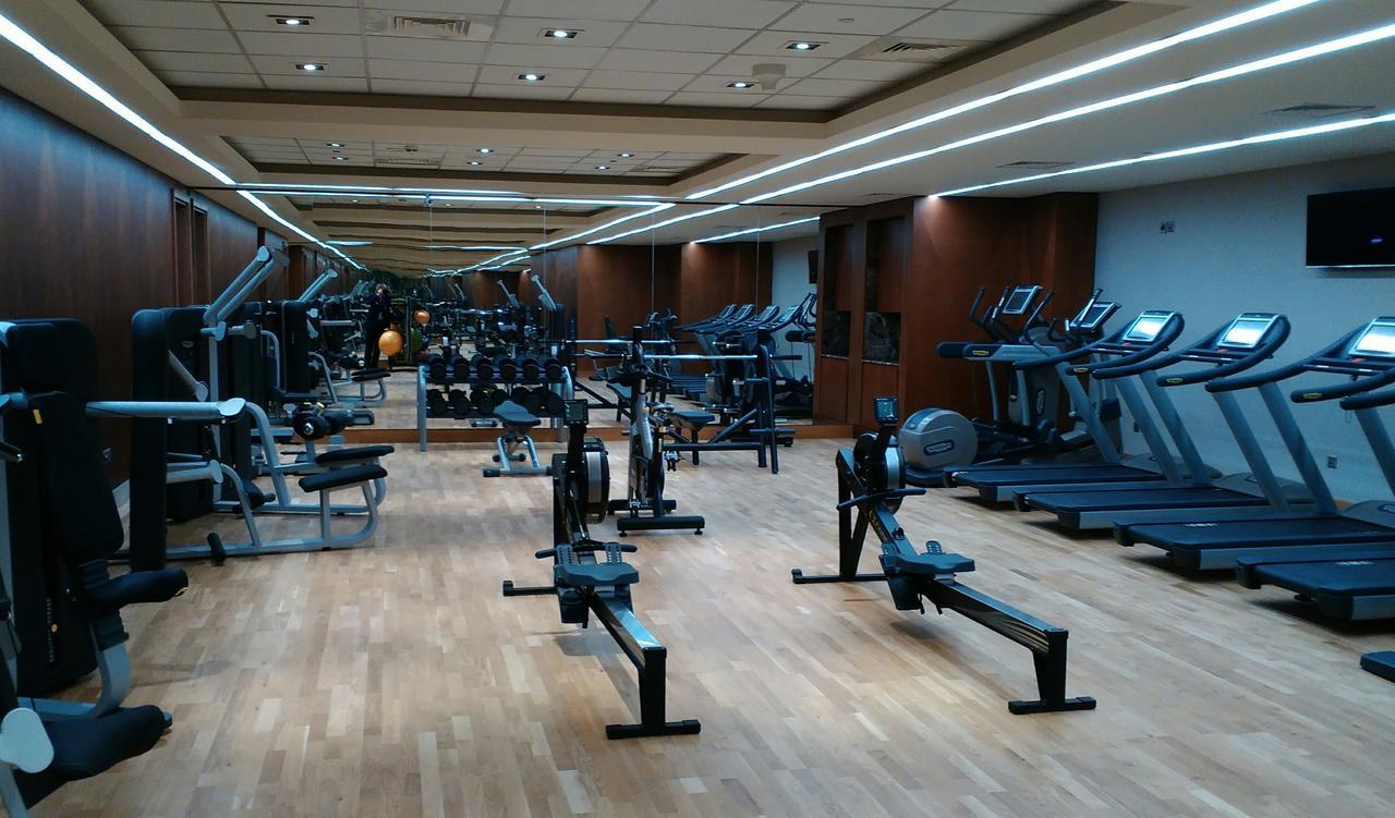 Hotel Grand Millennium Maskat Zewnętrze zdjęcie A gym at a hotel